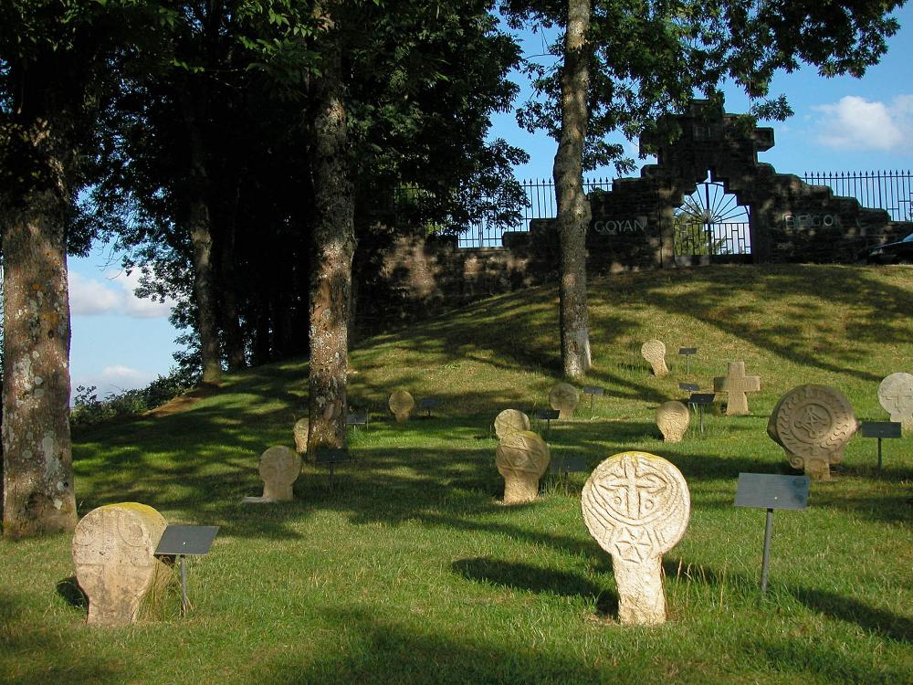 Estelas del cementerio de Espinal